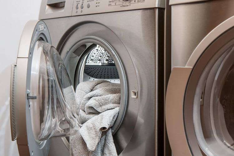 6 วิธีในการทำให้การซักรีดของคุณเป็นมิตรกับสิ่งแวดล้อม
