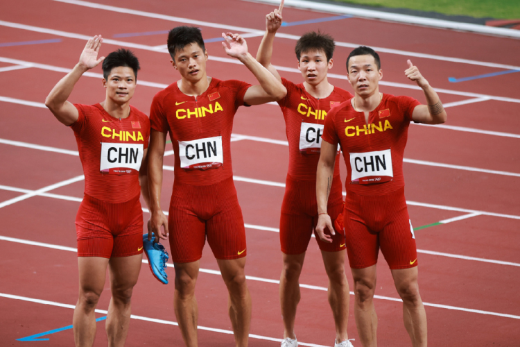 ทีมวิ่งผลัดของจีนคว้าเหรียญทองแดงโอลิมปิกล่าช้า